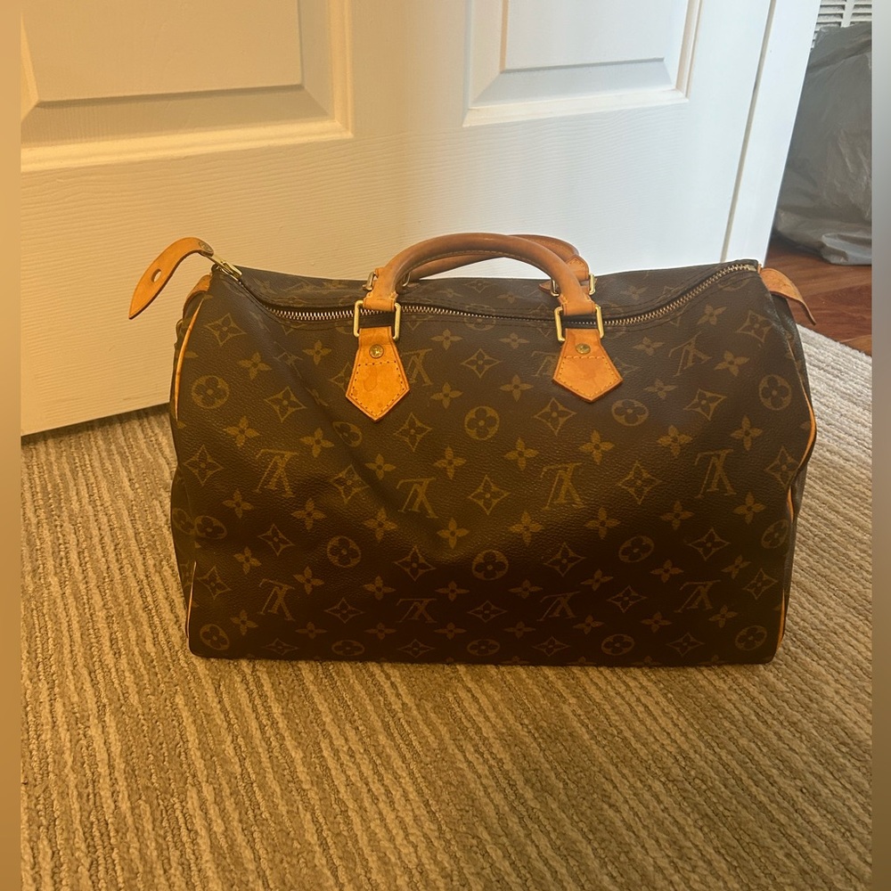 Authentic LOUIS VUITTON speedy 35